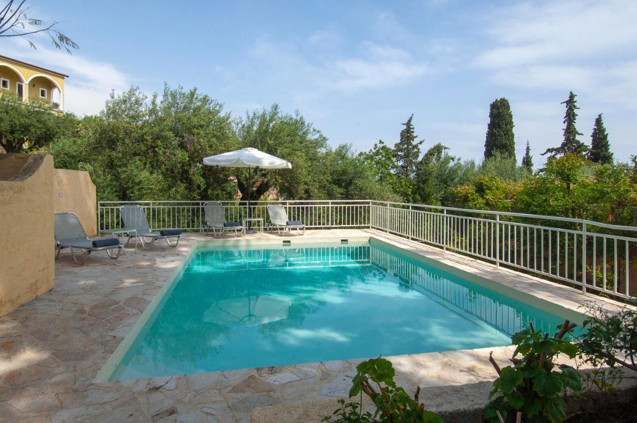 Villa Serena Nisaki  Exteriör bild